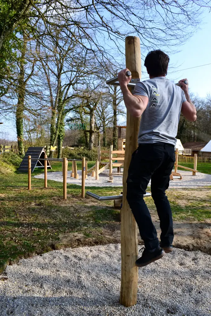 Trips : 2 en 1 Tractions et Dips